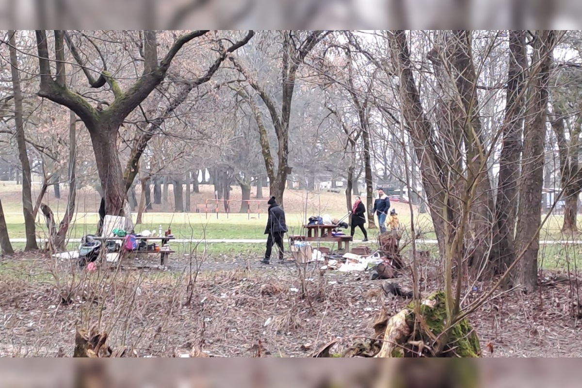 FOTO: Prievidžania sa sťažujú na neporiadok po bezdomovcoch, žiadajú zásah mesta, foto 2