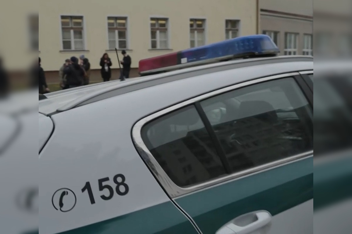 FOTO: Na Spojenej škole v Novom Meste sa strieľalo, zranili sa dvaja žiaci  , foto 5