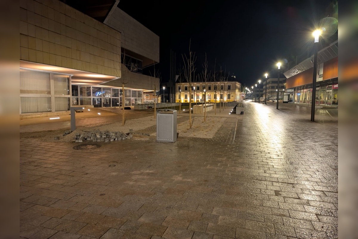 FOTO: Trenčania obdivujú vynovenú pešiu zónu v centre mesta, foto 4