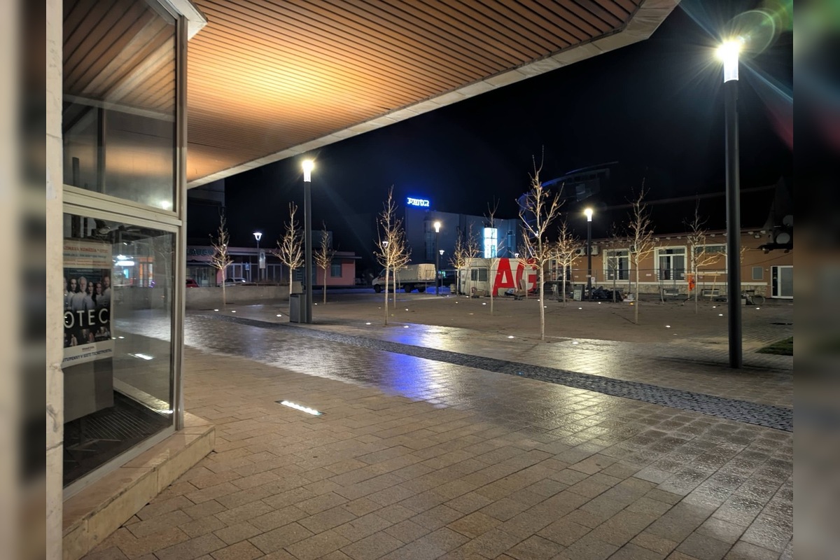 FOTO: Trenčania obdivujú vynovenú pešiu zónu v centre mesta, foto 7