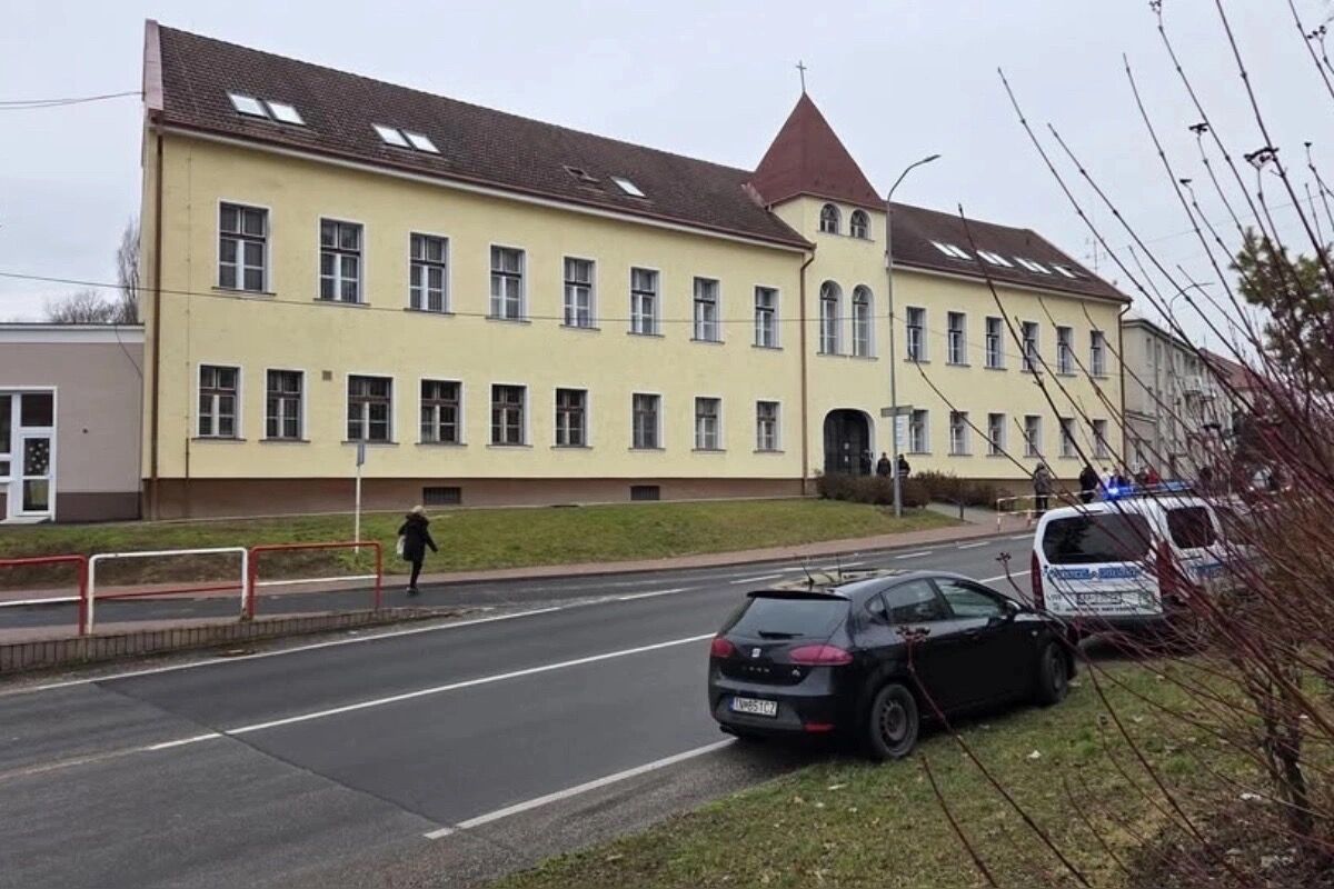 FOTO: V Spojenej škole sv. Jozefa v Novom Meste nad Váhom k vážnemu incidentu, foto 2