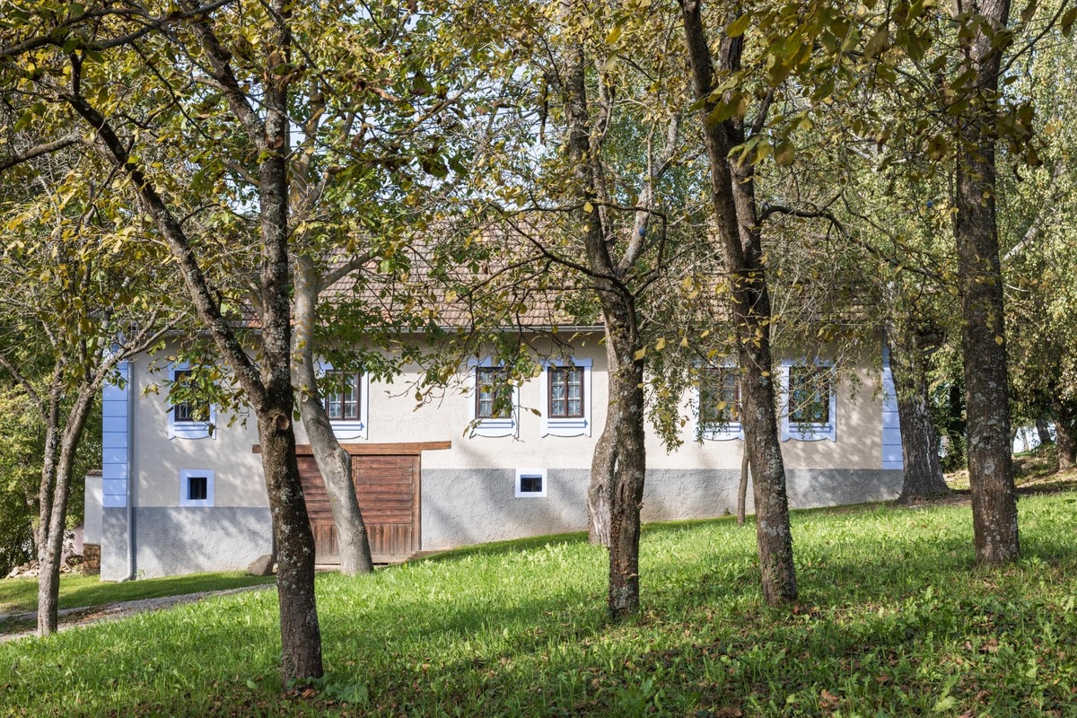 FOTO: Architekti zachránili rozpadávajúci sa gazdovský dvor neďaleko Myjavy. Takto vyzerá dnes, foto 14