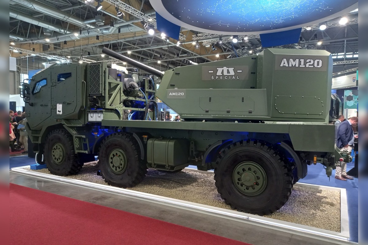 FOTO: Dubnická zbrojovka uzavrela najväčší obchod vo svojej histórii, foto 4