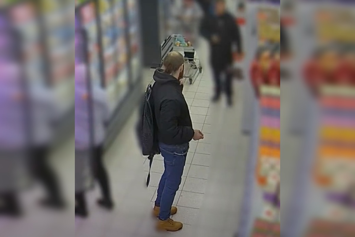 FOTO: Trenčianski policajti potrebujú pomoc pri stotožnení muža, nepoznáte ho?, foto 1