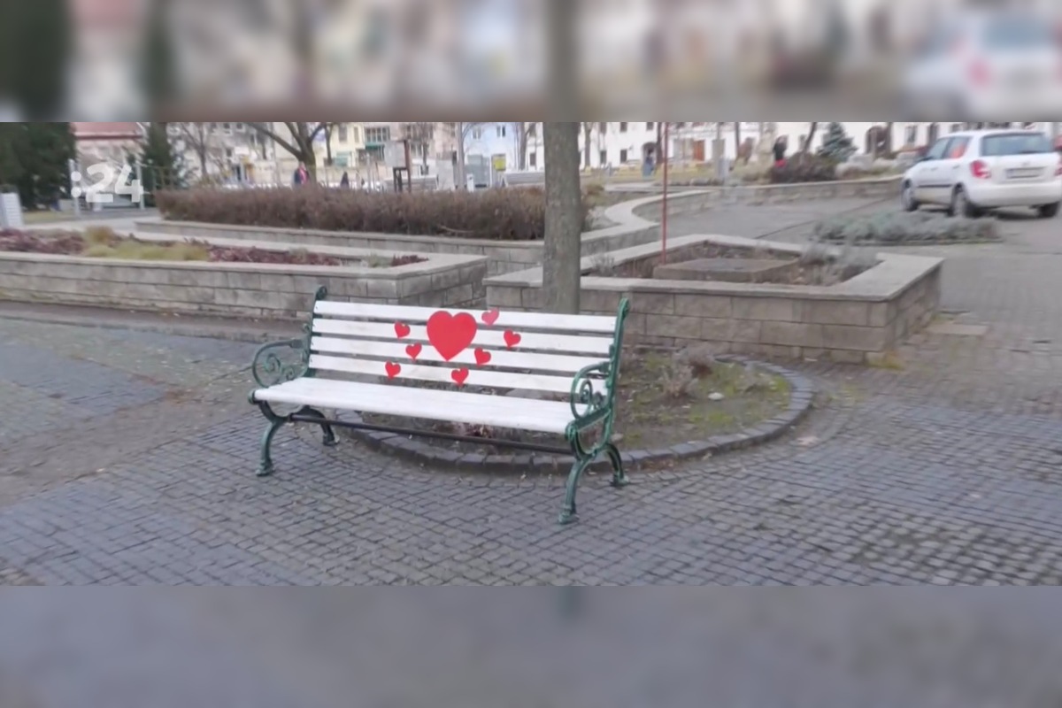 FOTO: Mestskí pracovníci v Prievidzi vyrábajú originálne sviatočné dekorácie, foto 3