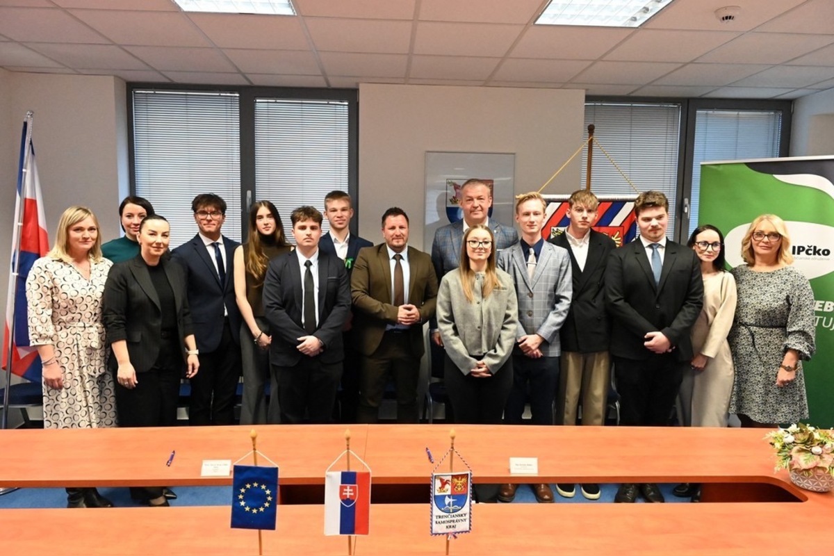 FOTO: Školy v Trenčianskom kraji posilnia psychologickú pomoc pre študentov, foto 1