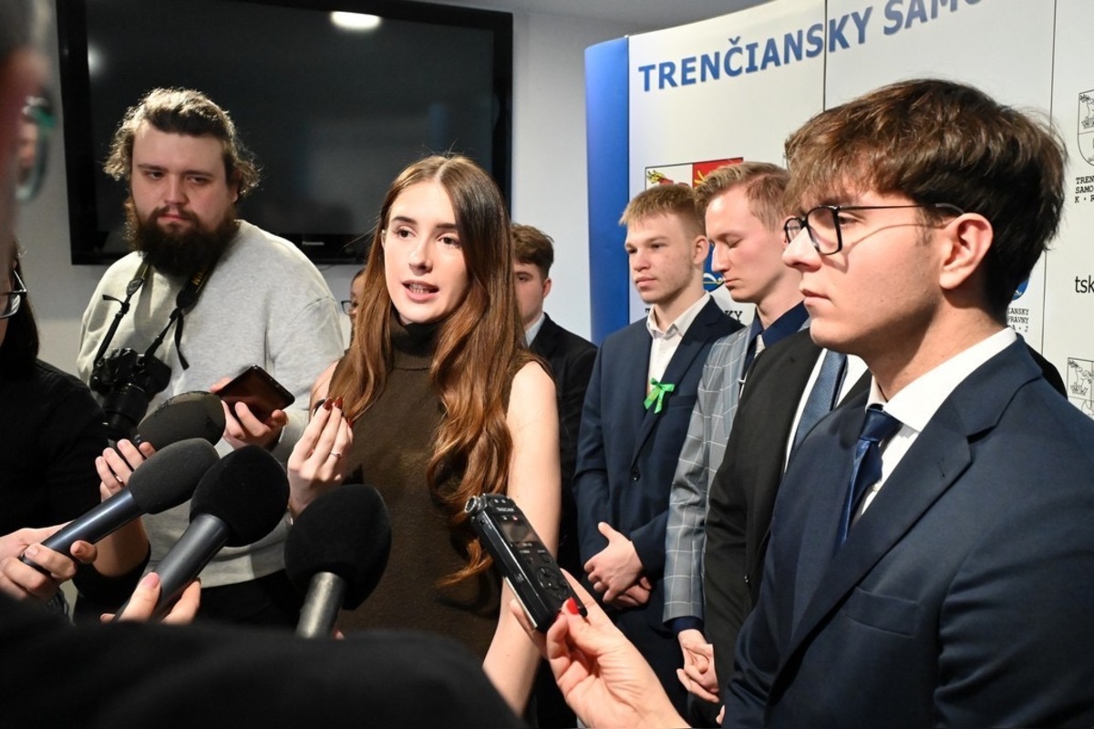 FOTO: Školy v Trenčianskom kraji posilnia psychologickú pomoc pre študentov, foto 3