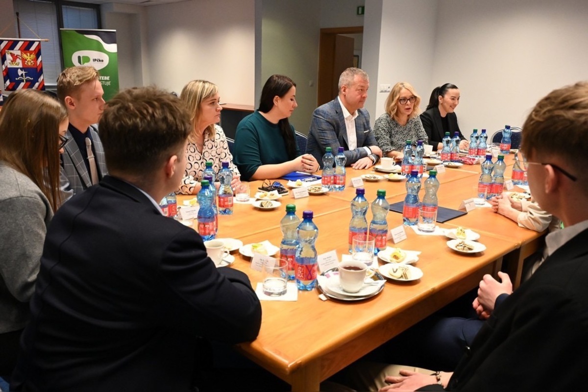 FOTO: Školy v Trenčianskom kraji posilnia psychologickú pomoc pre študentov, foto 4