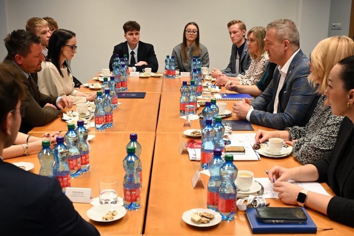 FOTO: Školy v Trenčianskom kraji posilnia psychologickú pomoc pre študentov, foto 5