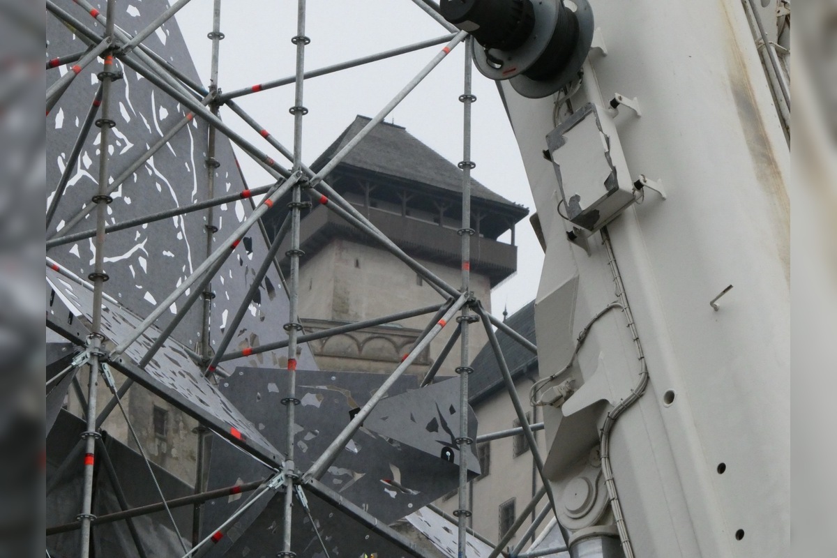 FOTO: Výstavba pódia na Mierovom námestí rozdelila Trenčanov, foto 6