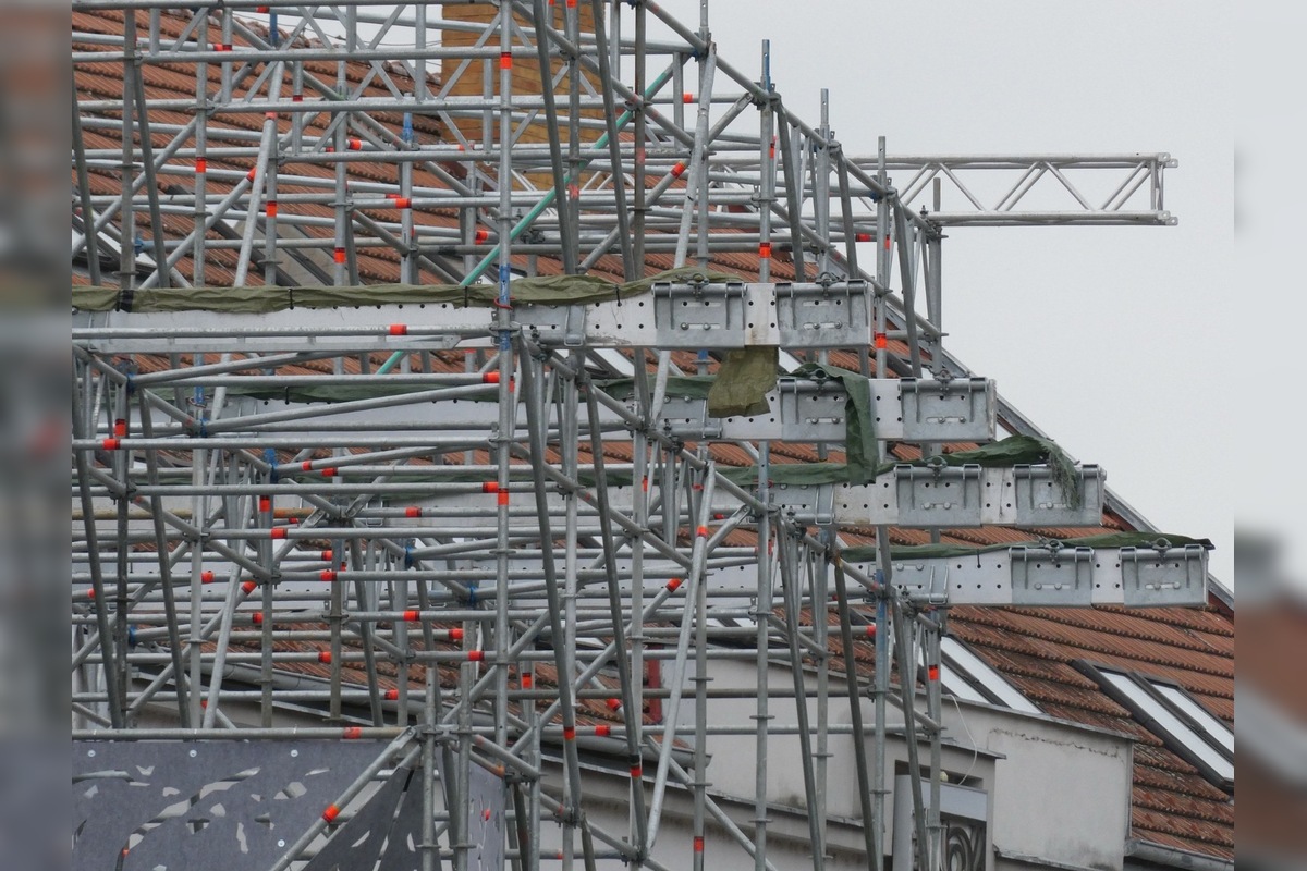 FOTO: Výstavba pódia na Mierovom námestí rozdelila Trenčanov, foto 7