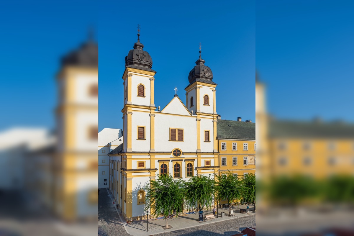 FOTO: Trenčianske kostoly počas víkendu rozžiari svetelné umenie, foto 3