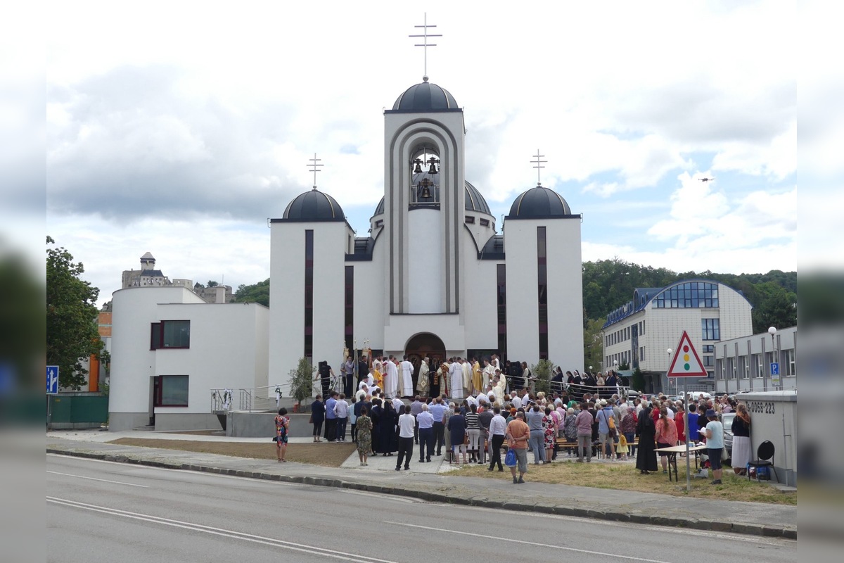 FOTO: Trenčianske kostoly počas víkendu rozžiari svetelné umenie, foto 4