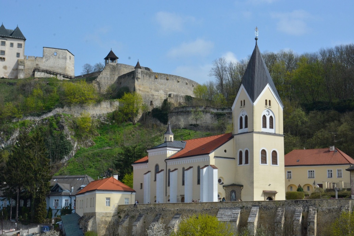 FOTO: Trenčianske kostoly počas víkendu rozžiari svetelné umenie, foto 5