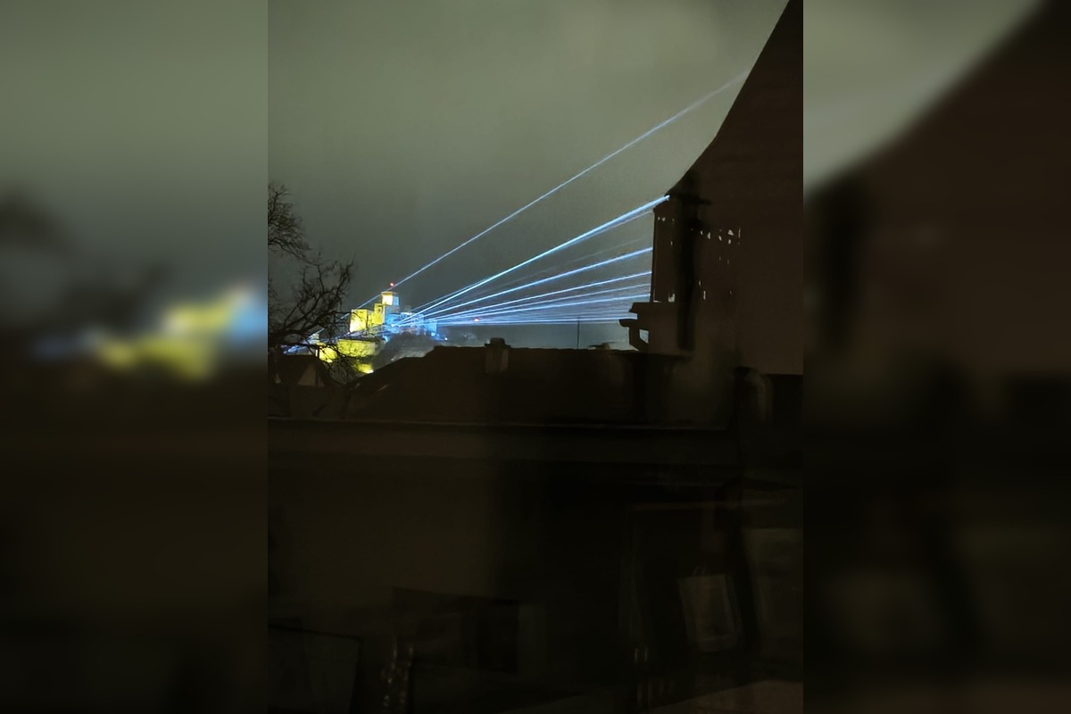 FOTO: Trenčania diskutujú o svetelnej inštalácii na Trenčianskom hrade , foto 7