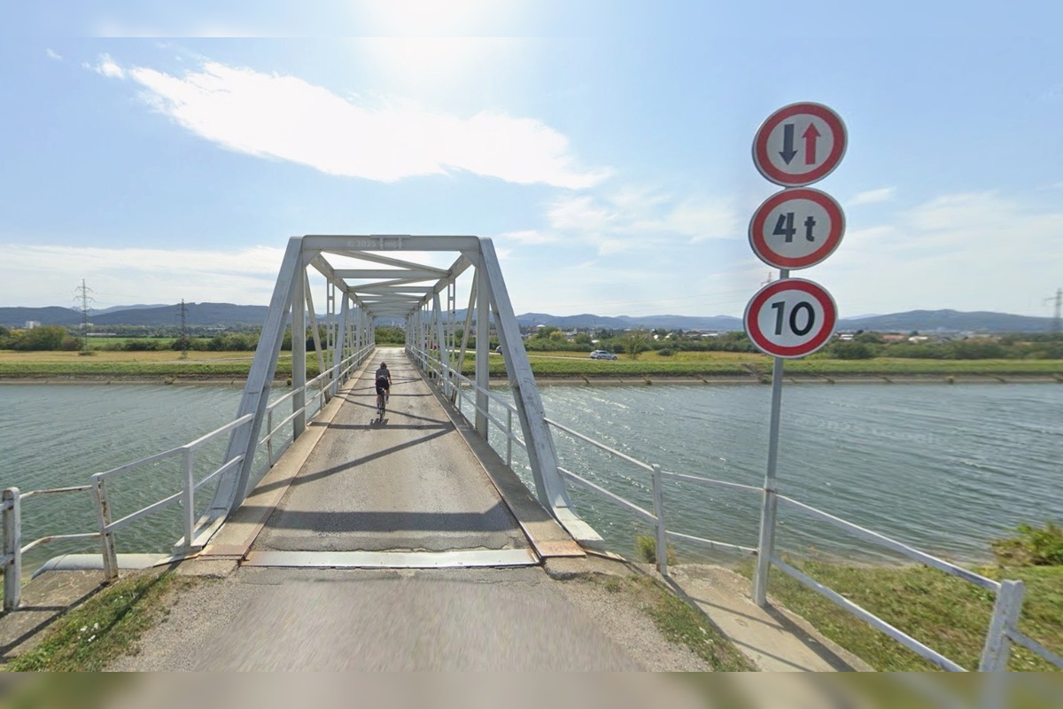 FOTO: Most medzi Dubnicou a Bolešovom uzavrú na viac než štyri mesiace, foto 2