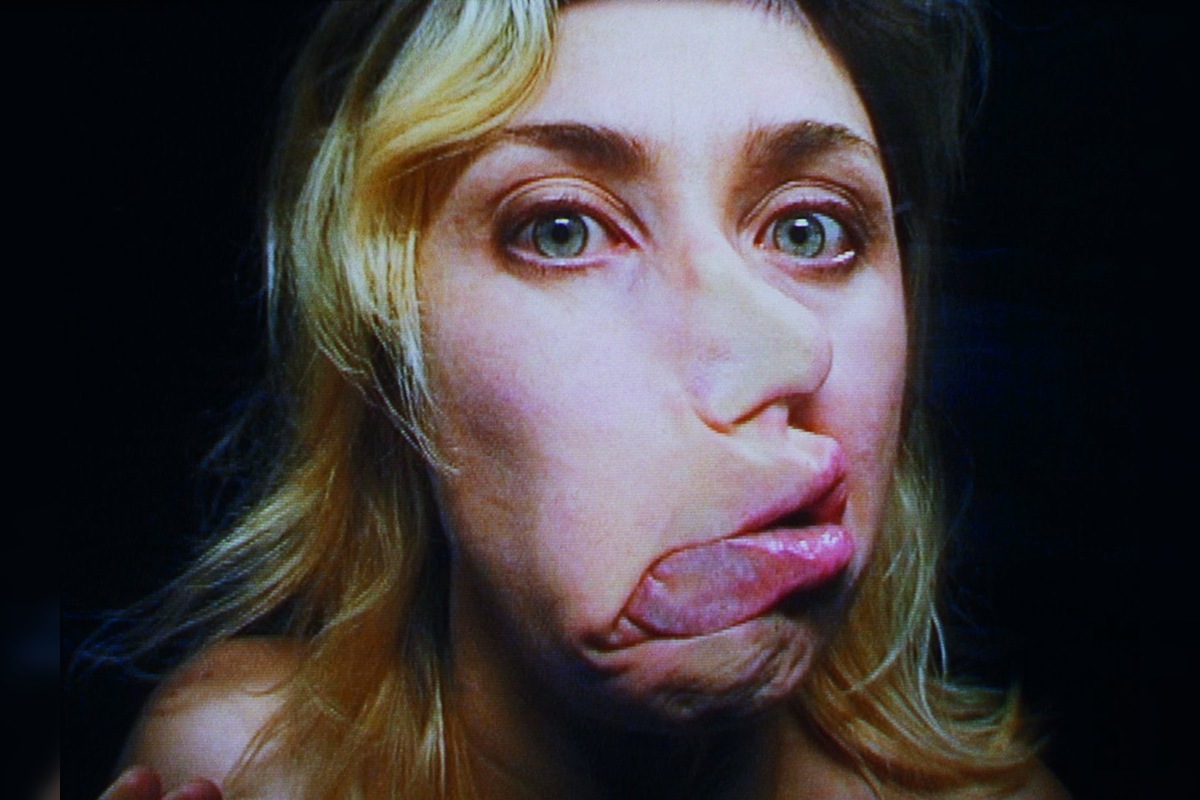 FOTO: Svetová hviezda videoartu premení trenčiansku stanicu na umelecký zážitok, foto 1