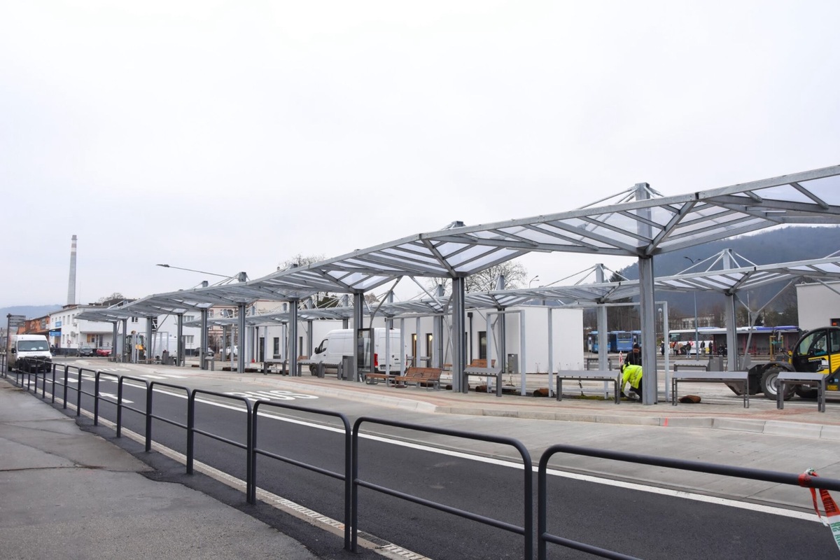 FOTO: Svetová hviezda videoartu premení trenčiansku stanicu na umelecký zážitok, foto 3