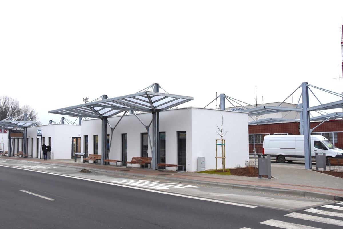 FOTO: Svetová hviezda videoartu premení trenčiansku stanicu na umelecký zážitok, foto 4