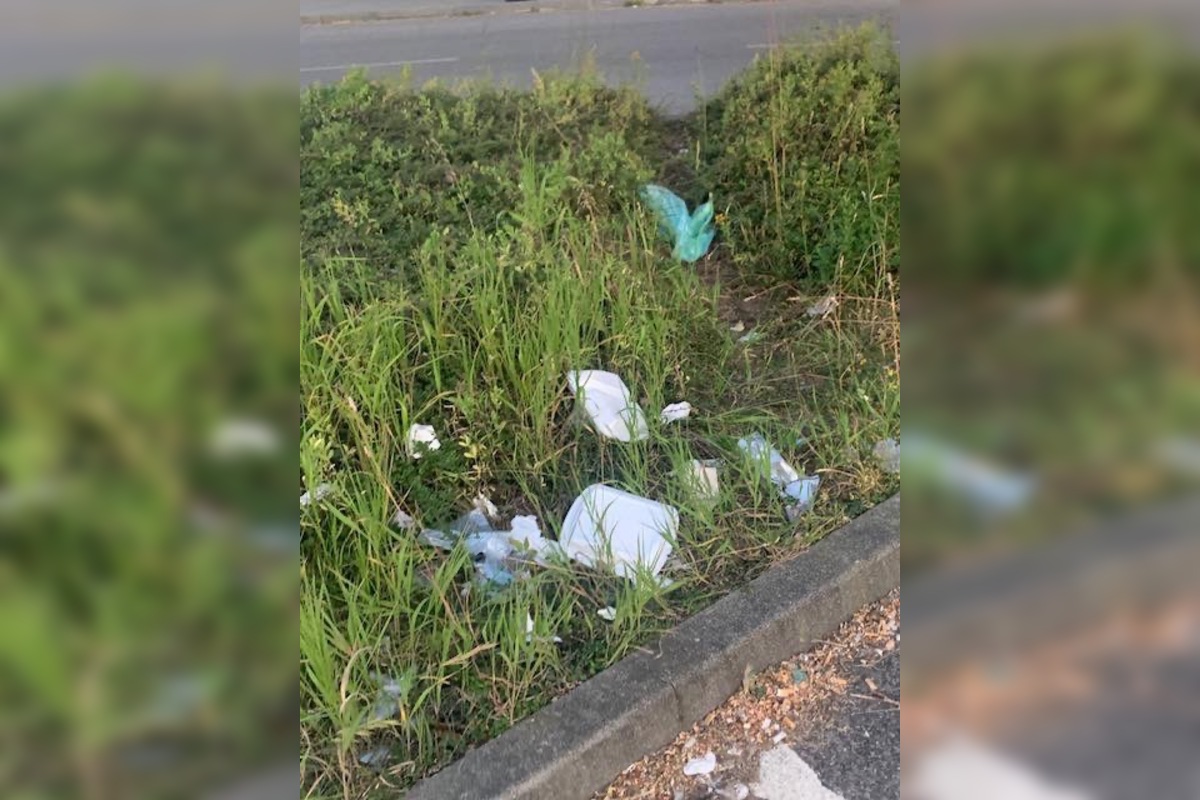 FOTO: Trenčania kritizujú neporiadok pred obchodným domom, foto 1