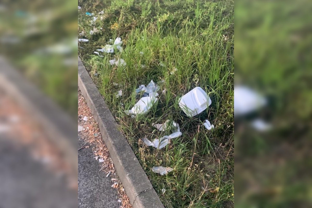 FOTO: Trenčania kritizujú neporiadok pred obchodným domom, foto 3