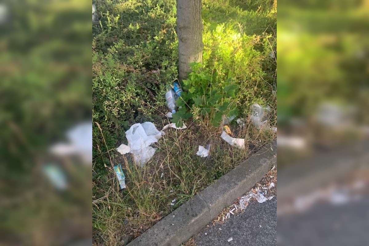 FOTO: Trenčania kritizujú neporiadok pred obchodným domom, foto 4