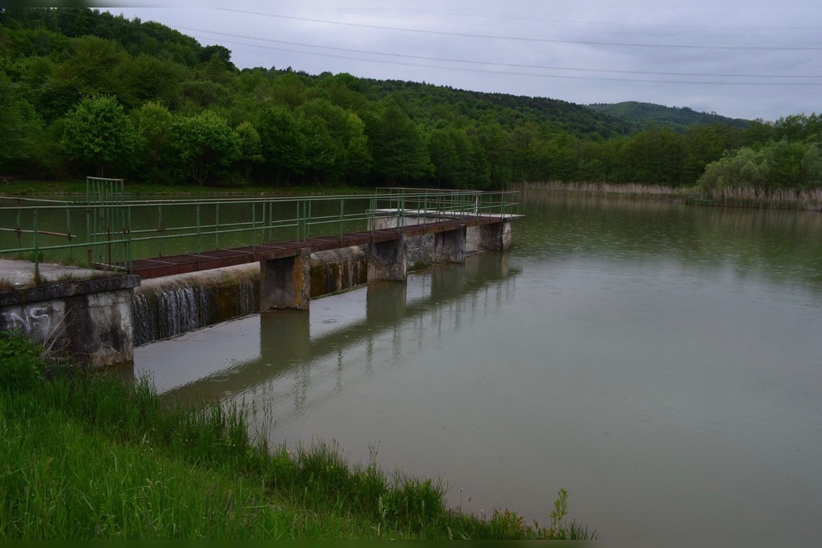 FOTO: V Bolešove predávajú časť priehrady, foto 3