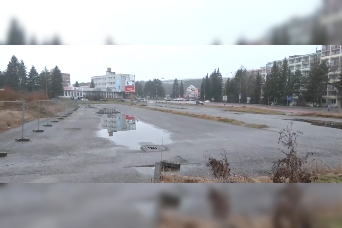 FOTO: Považskú trápi zanedbaný pozemok, ktorý roky hyzdí centrum mesta, foto 7
