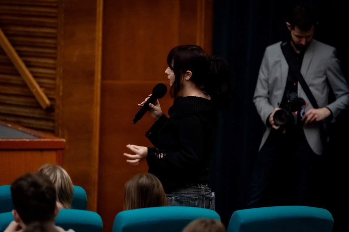 FOTO: Premiér Fico debatoval so študentmi gymnázia v Novom Meste, foto 2