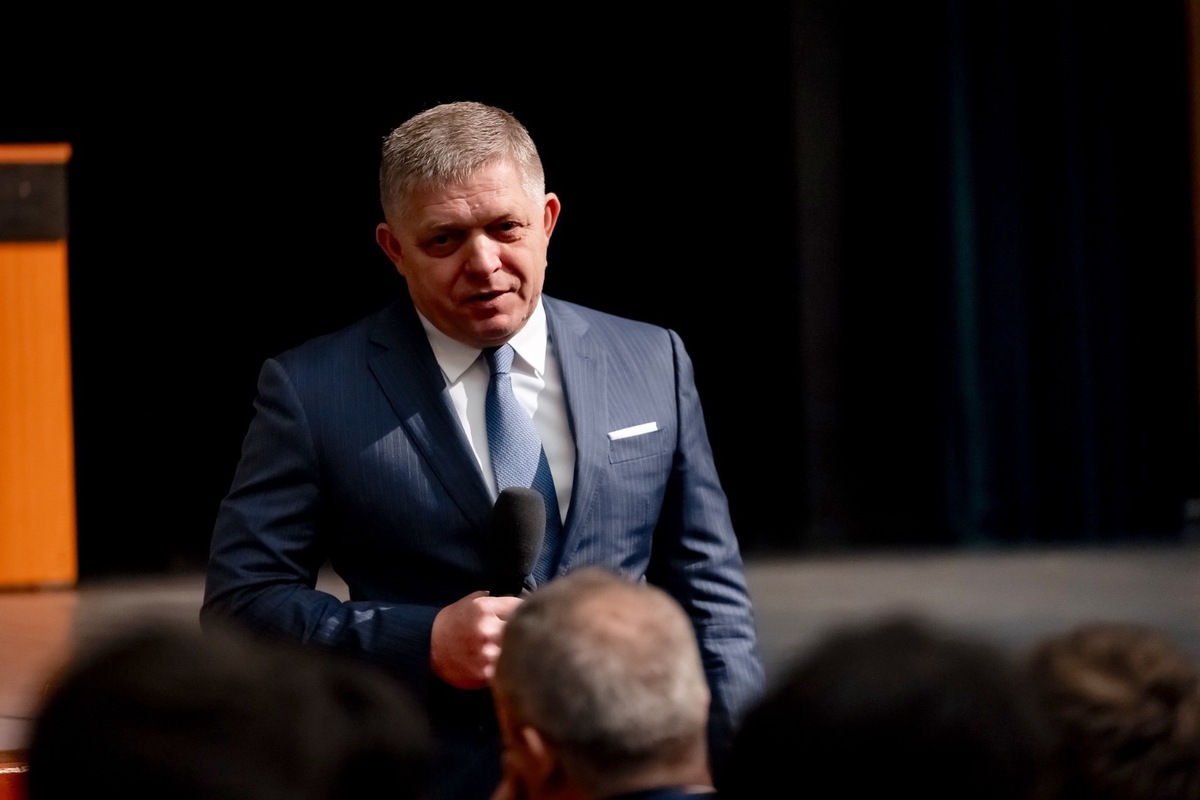 FOTO: Premiér Fico debatoval so študentmi gymnázia v Novom Meste, foto 3