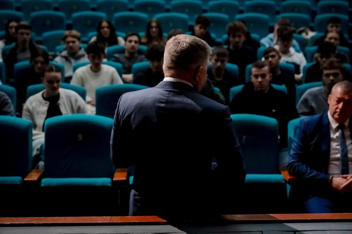 FOTO: Premiér Fico debatoval so študentmi gymnázia v Novom Meste, foto 6