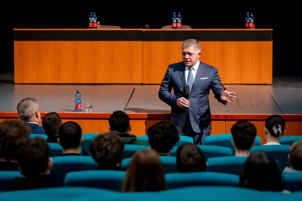 FOTO: Premiér Fico debatoval so študentmi gymnázia v Novom Meste, foto 8