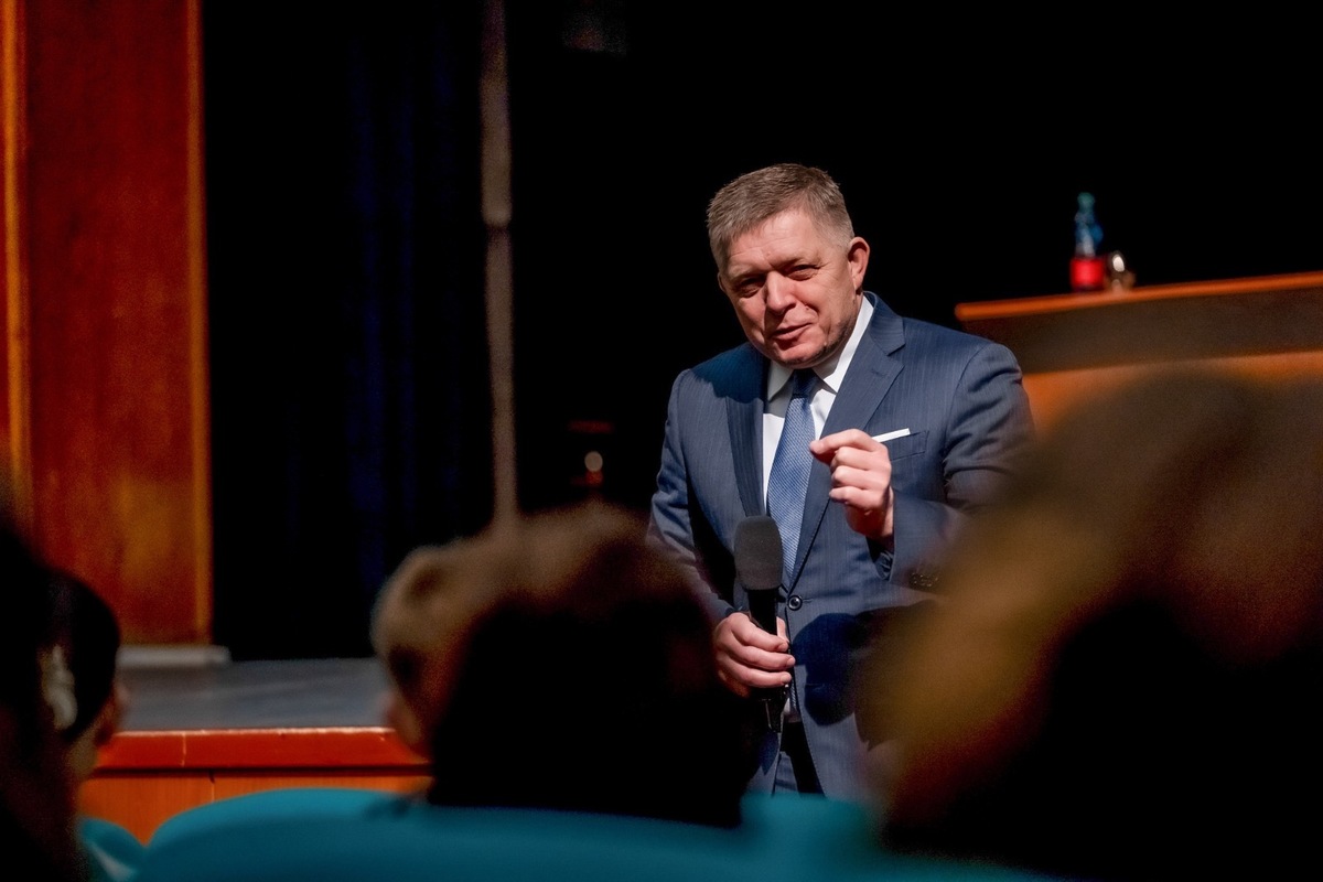 FOTO: Premiér Fico debatoval so študentmi gymnázia v Novom Meste, foto 9