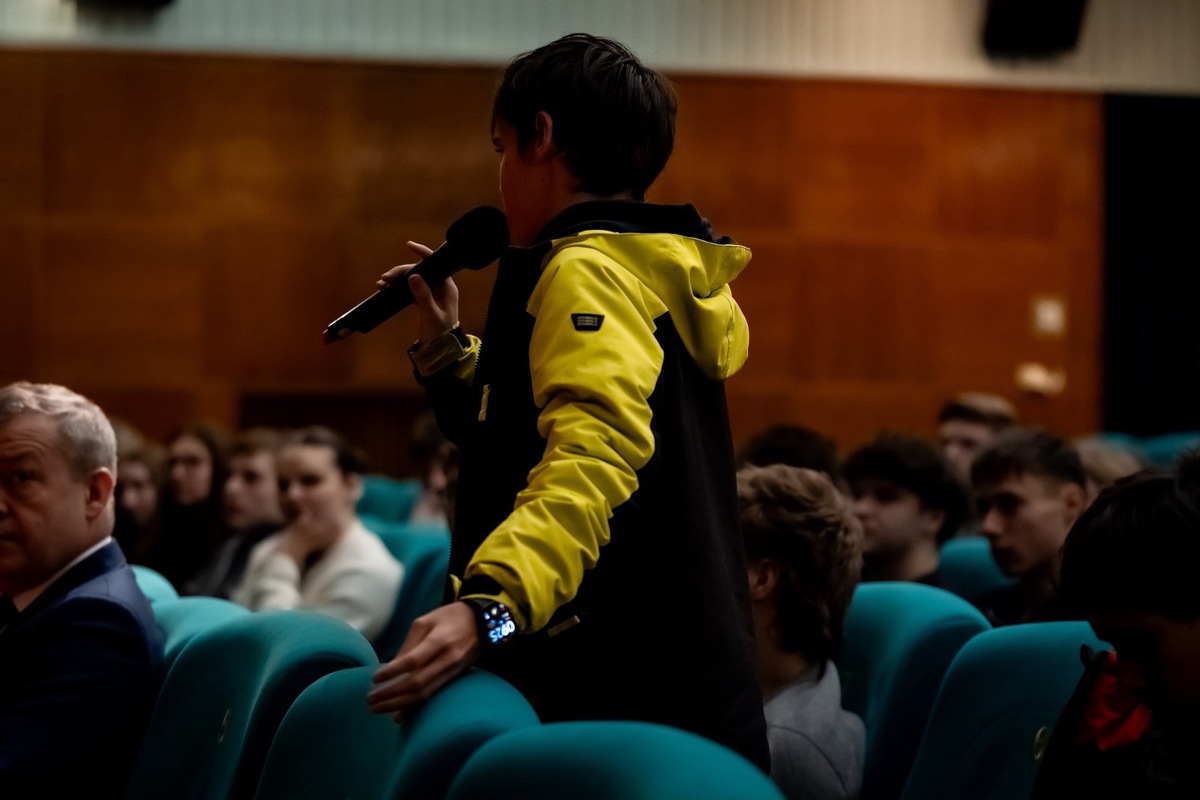 FOTO: Premiér Fico debatoval so študentmi gymnázia v Novom Meste, foto 10