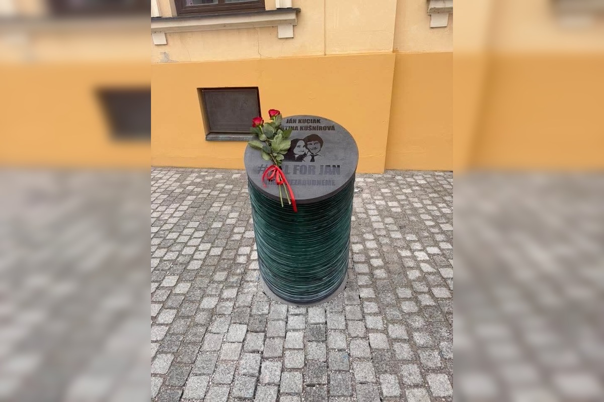 FOTO: Trenčín si uctí pamiatku Jána Kuciaka a Martiny Kušnírovej, foto 1