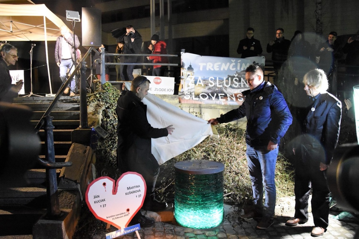 FOTO: Trenčín si uctí pamiatku Jána Kuciaka a Martiny Kušnírovej, foto 4