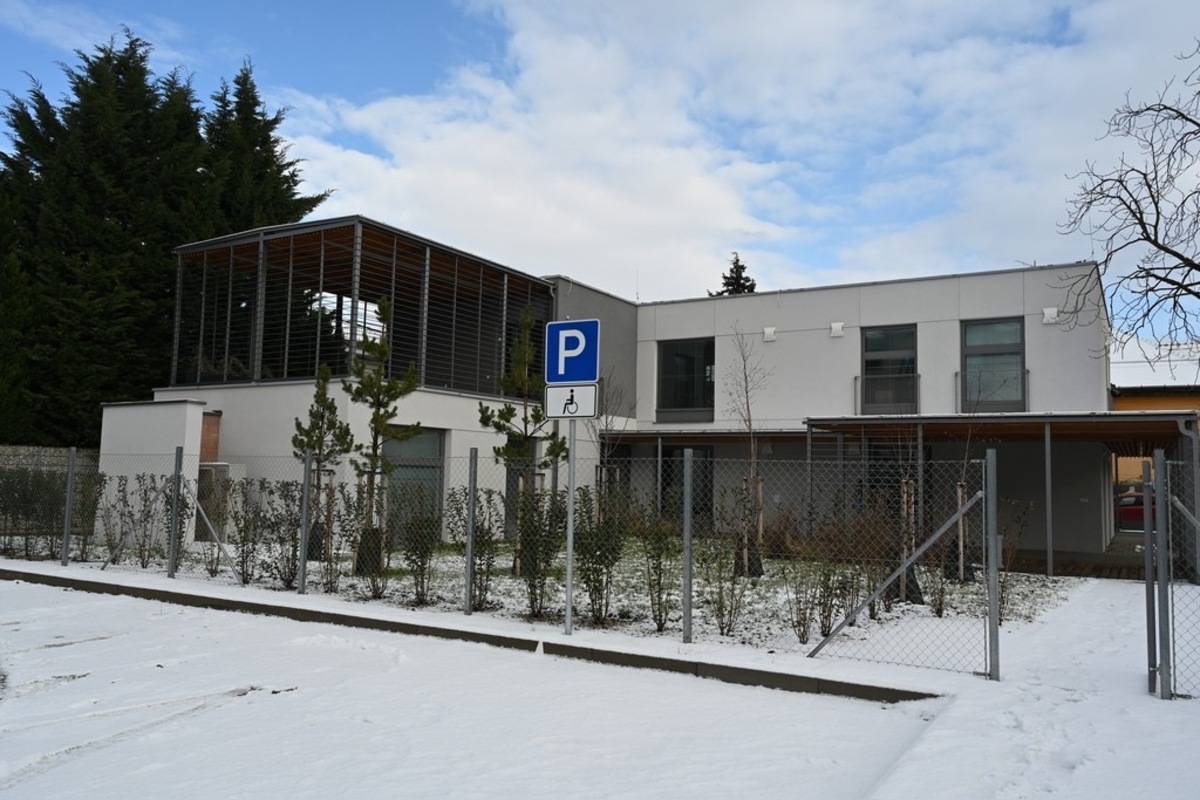 FOTO: Chátrajúci internát v Trenčíne sa zmenil na moderné centrum pomoci, foto 2