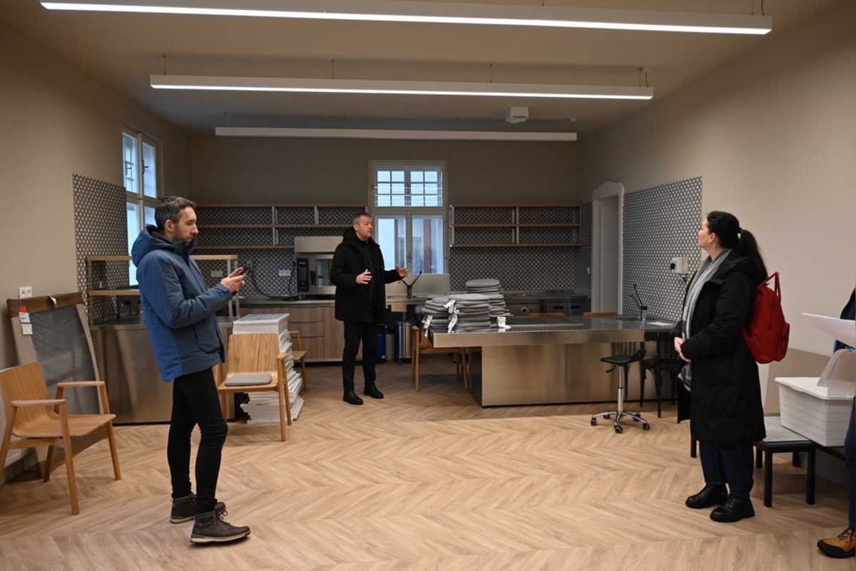 FOTO: Chátrajúci internát v Trenčíne sa zmenil na moderné centrum pomoci, foto 8