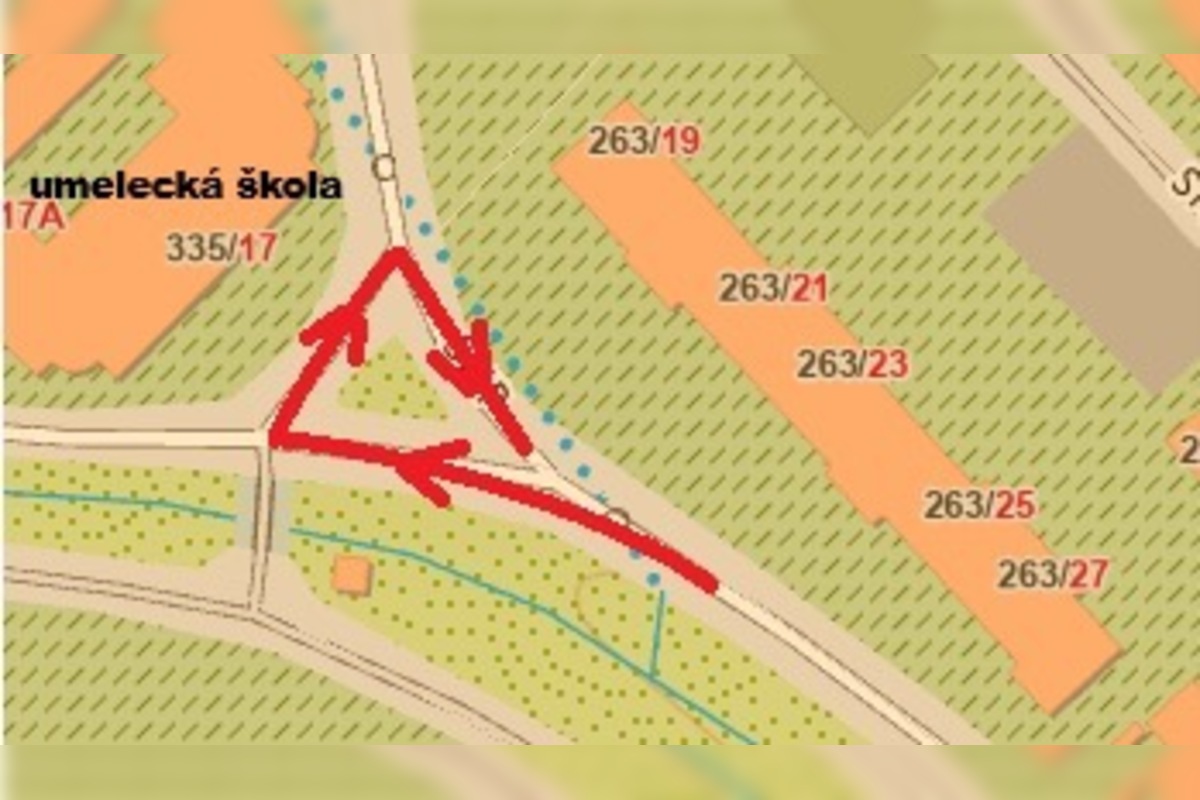 FOTO: Stará Turá upozorňuje vodičov na nebezpečné parkovanie, foto 2