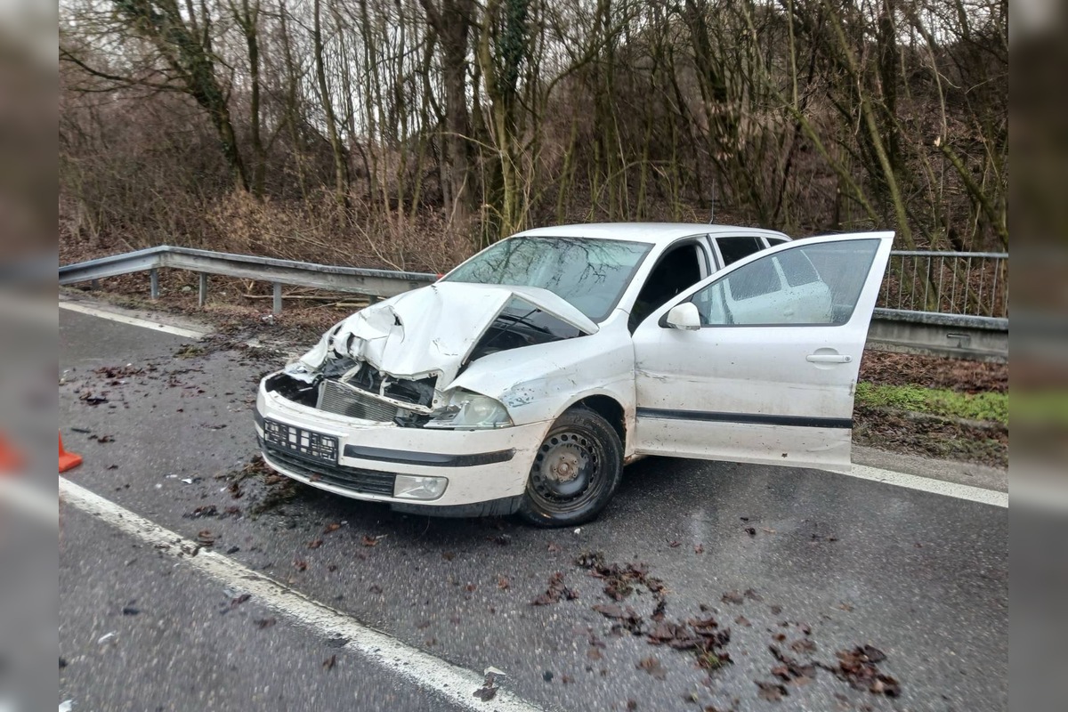 FOTO: Hasiči z Púchova zasahovali pri dopravnej nehode , foto 2