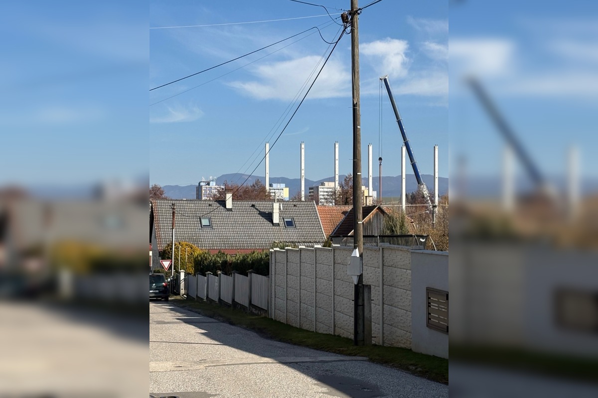 FOTO: Výstavba skladu v blízkosti rodinných domov rozdelila Bánovčanov, foto 1