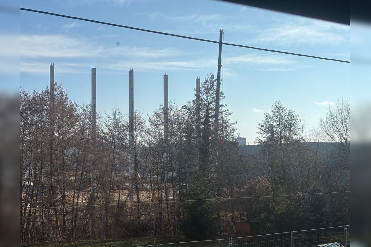 FOTO: Výstavba skladu v blízkosti rodinných domov rozdelila Bánovčanov, foto 2