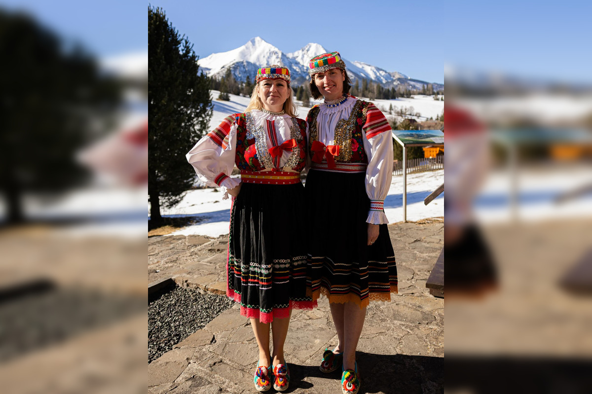 FOTO: Slovenskí politici sa radi obliekajú tradične, nie vždy to dopadne dobre, foto 4