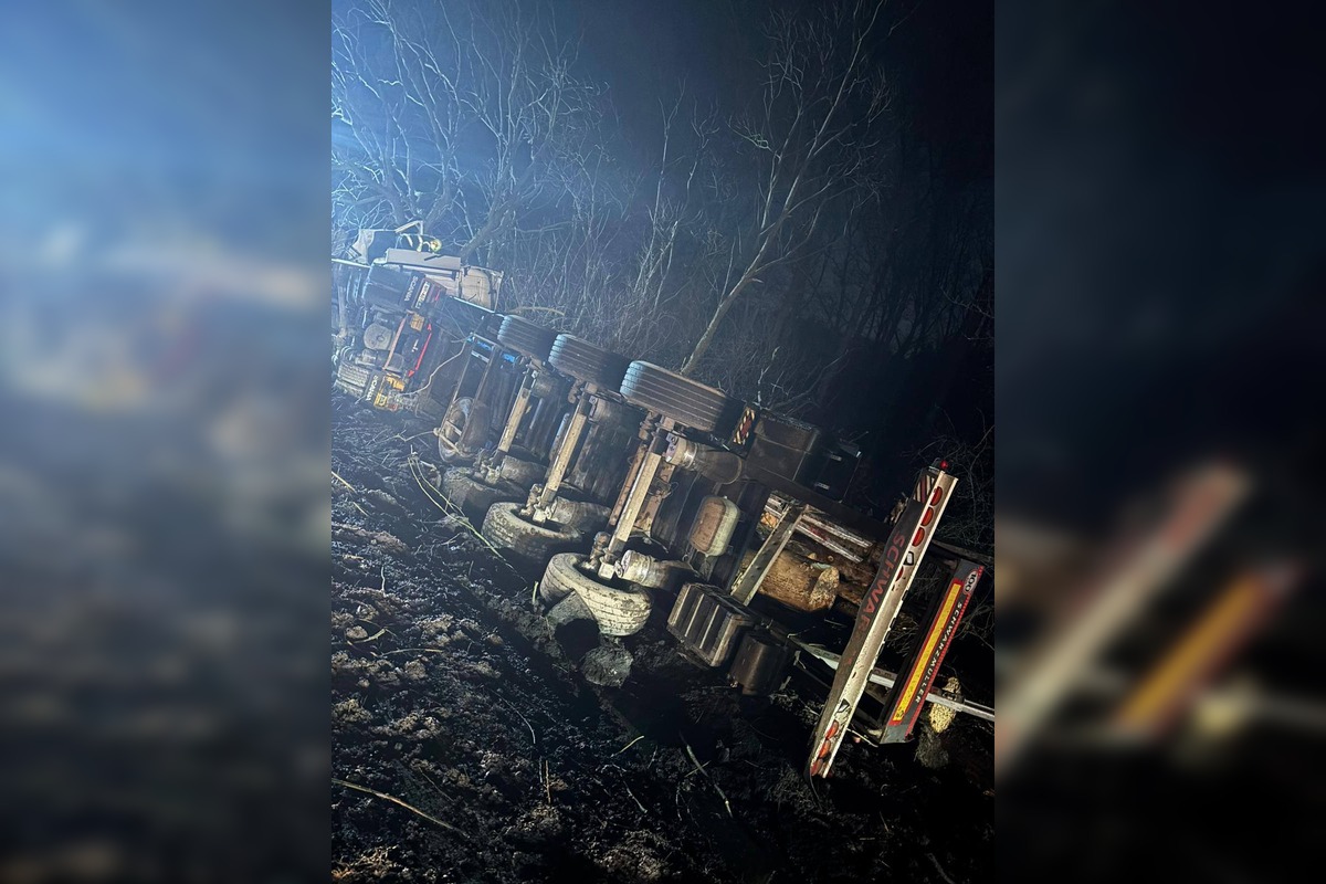 FOTO: Vodič neprežil náraz do stromu pred návratom do Handlovej , foto 4