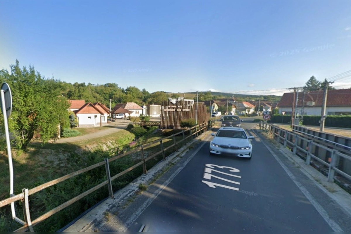 FOTO: Zrútila sa časť mostu v Opatovciach nad Nitrou , foto 5