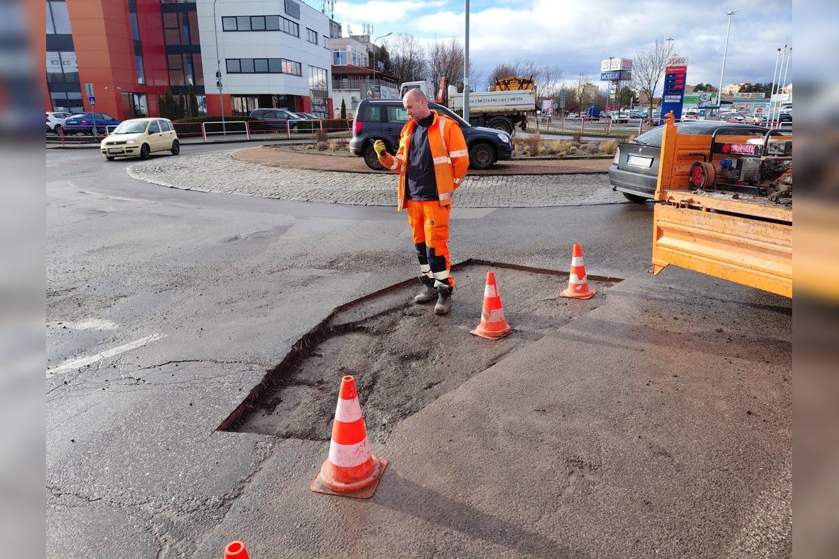 FOTO: Bezpečnosť a čistota mesta sú v jarnom pláne, technické služby pracujú naplno, foto 1