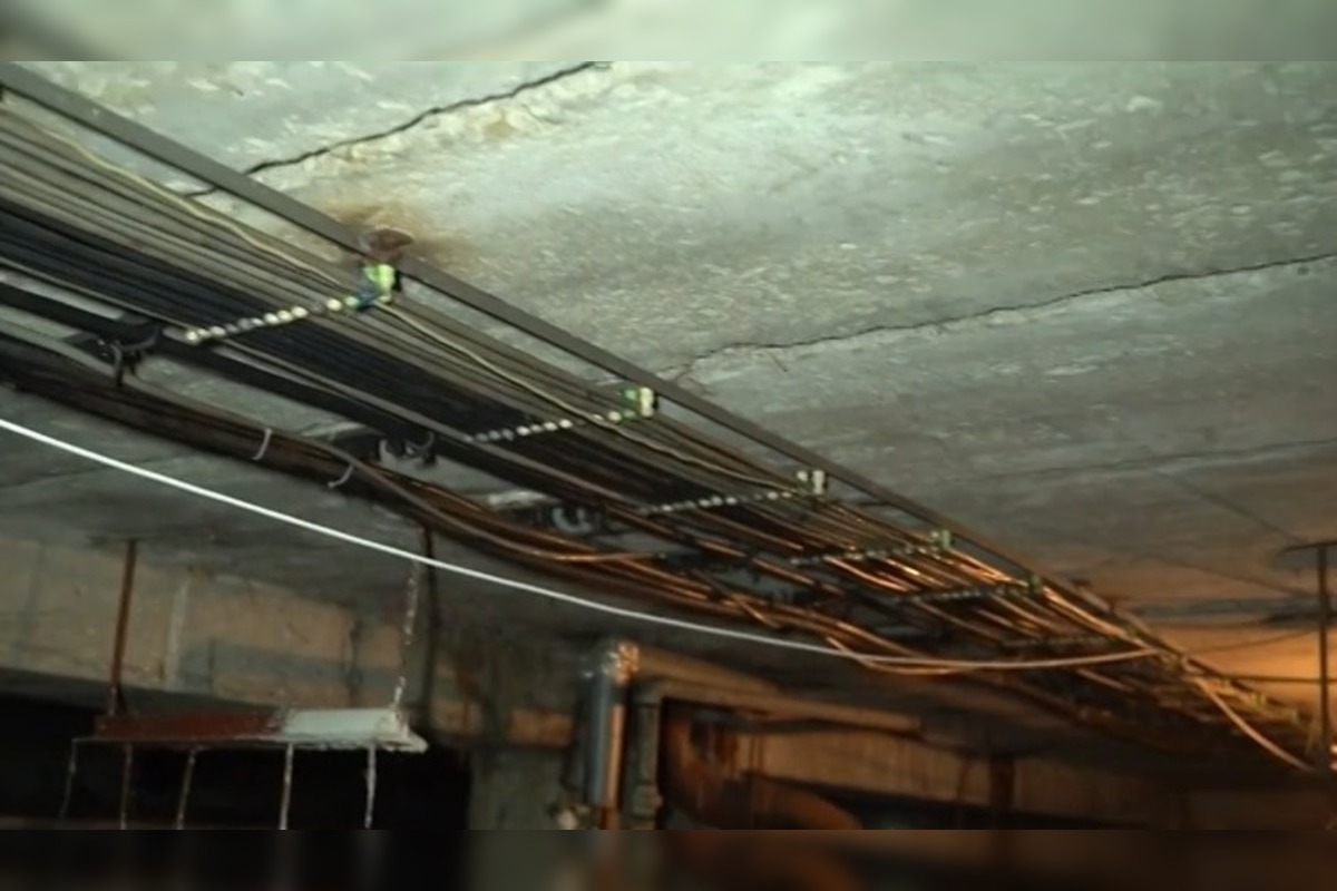 FOTO: DO Považskobystrickej nemocnice sa nedalo kvôli krádeži káblov dva týždne dovolať , foto 6