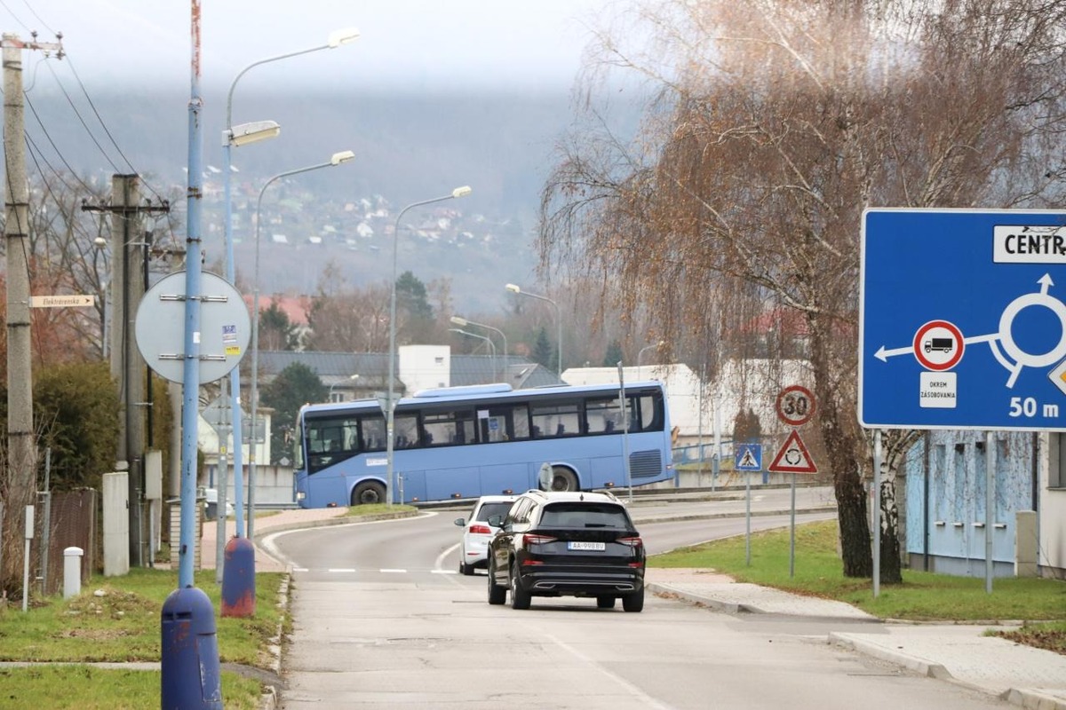 FOTO: Dubnica nad Váhom obnovila niektoré autobusové linky, foto 4