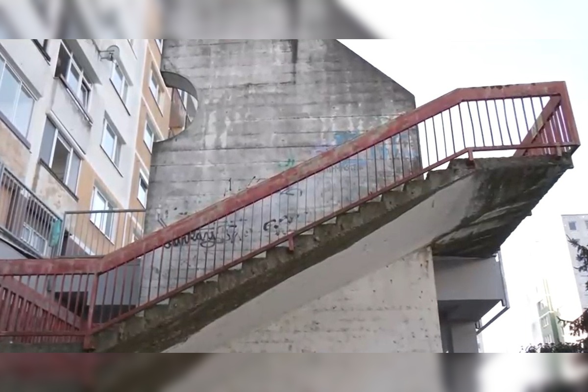 FOTO: Zábradlie zostáva v dezolátnom stave, predstavitelia mesta v Považskej sa majú stretnúť so súkromnou spoločnosťou, foto 4
