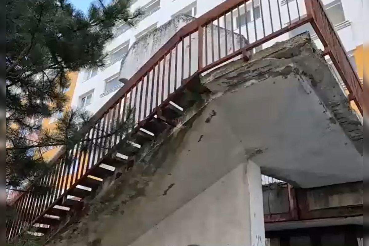 FOTO: Zábradlie zostáva v dezolátnom stave, predstavitelia mesta v Považskej sa majú stretnúť so súkromnou spoločnosťou, foto 5